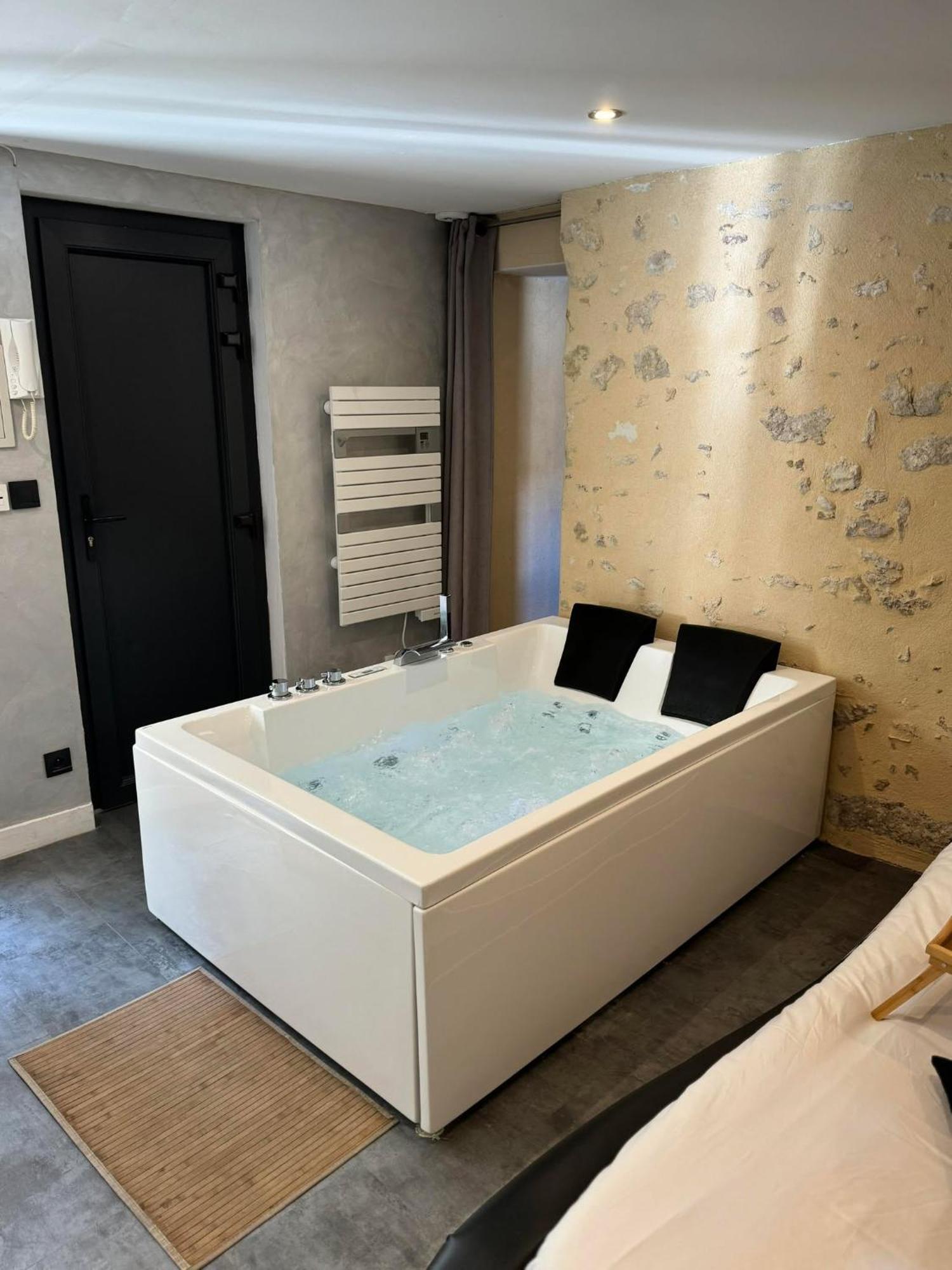 Love Queen Spa Detente Blois Exteriér fotografie
